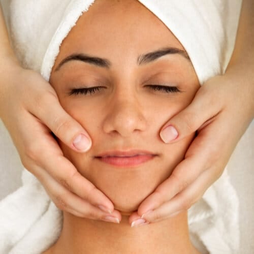 Descubre los mejores tratamientos de limpieza facial solo con Clínica Fortuny en la isla de Tenerife